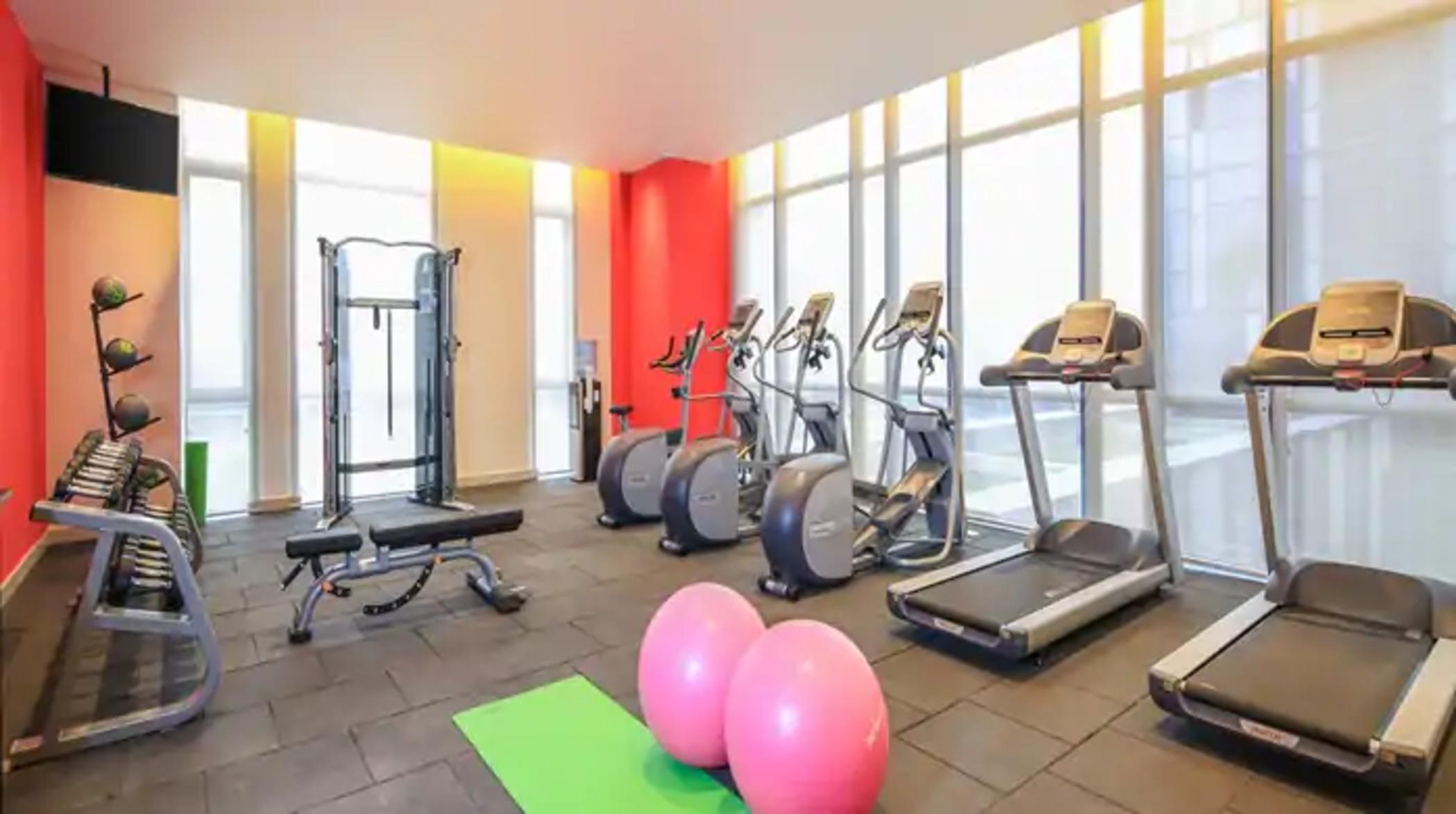 Hilton Garden Inn Ningbo Bagian luar foto
