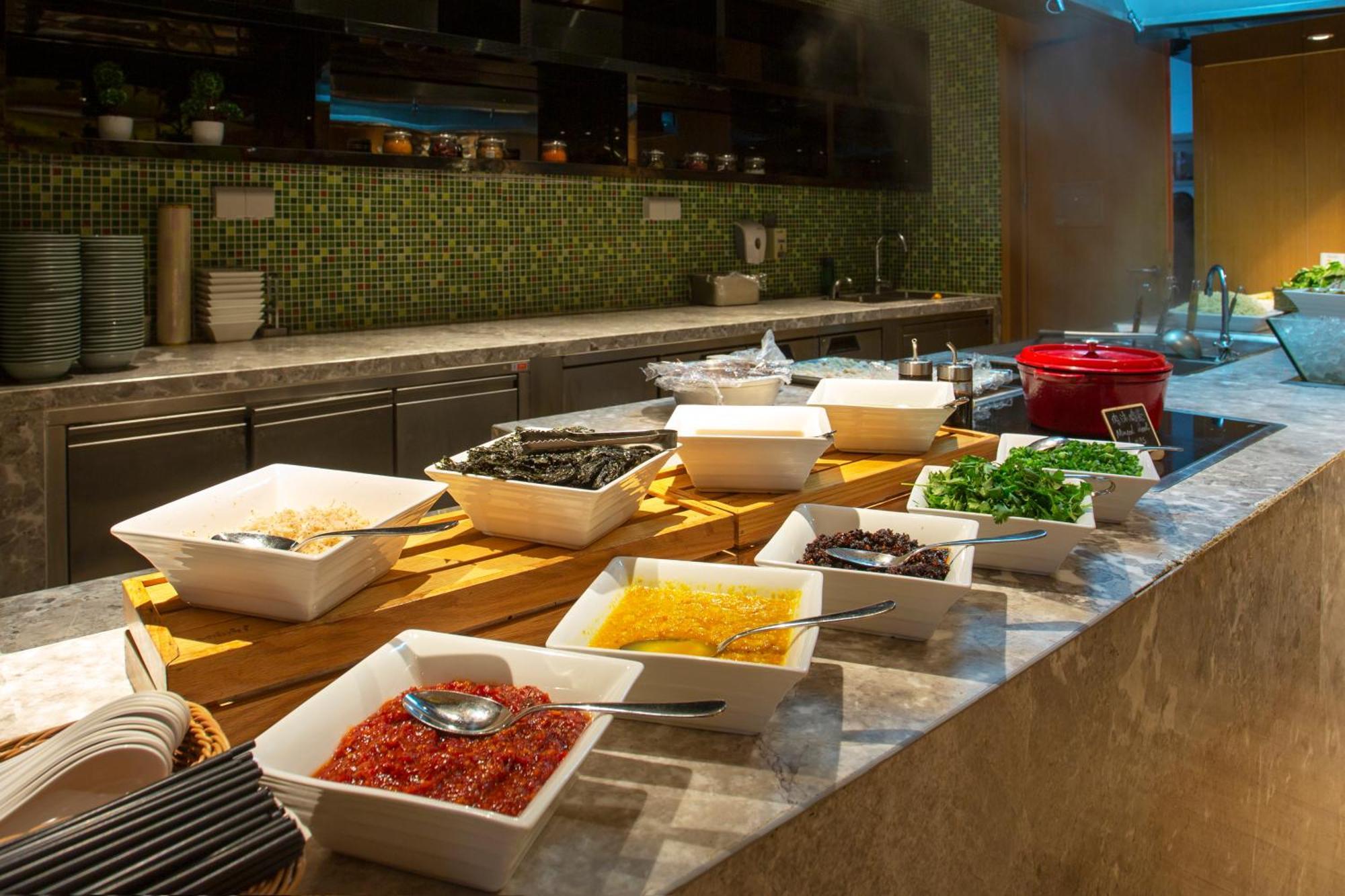 Hilton Garden Inn Ningbo Bagian luar foto