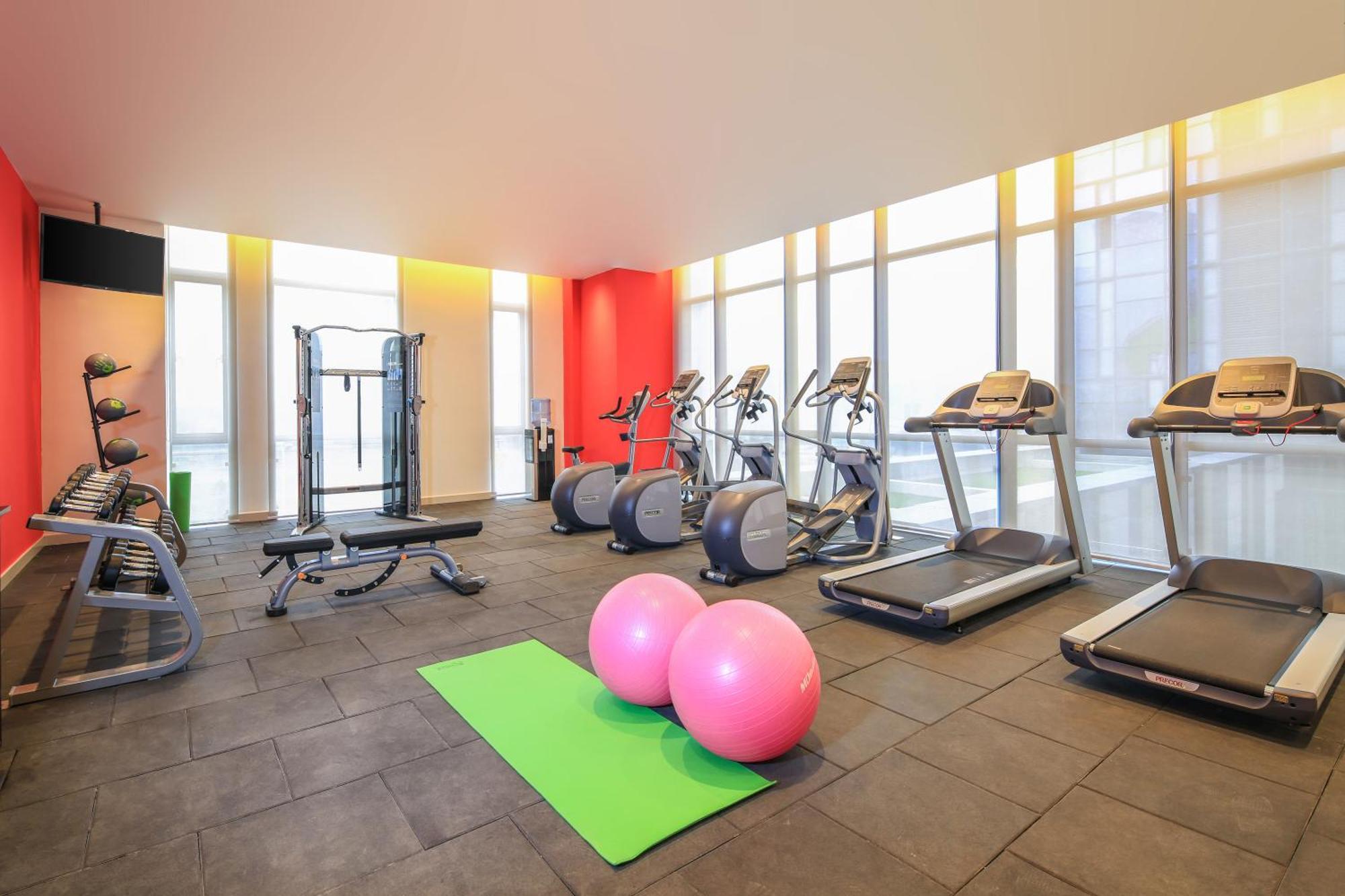 Hilton Garden Inn Ningbo Bagian luar foto