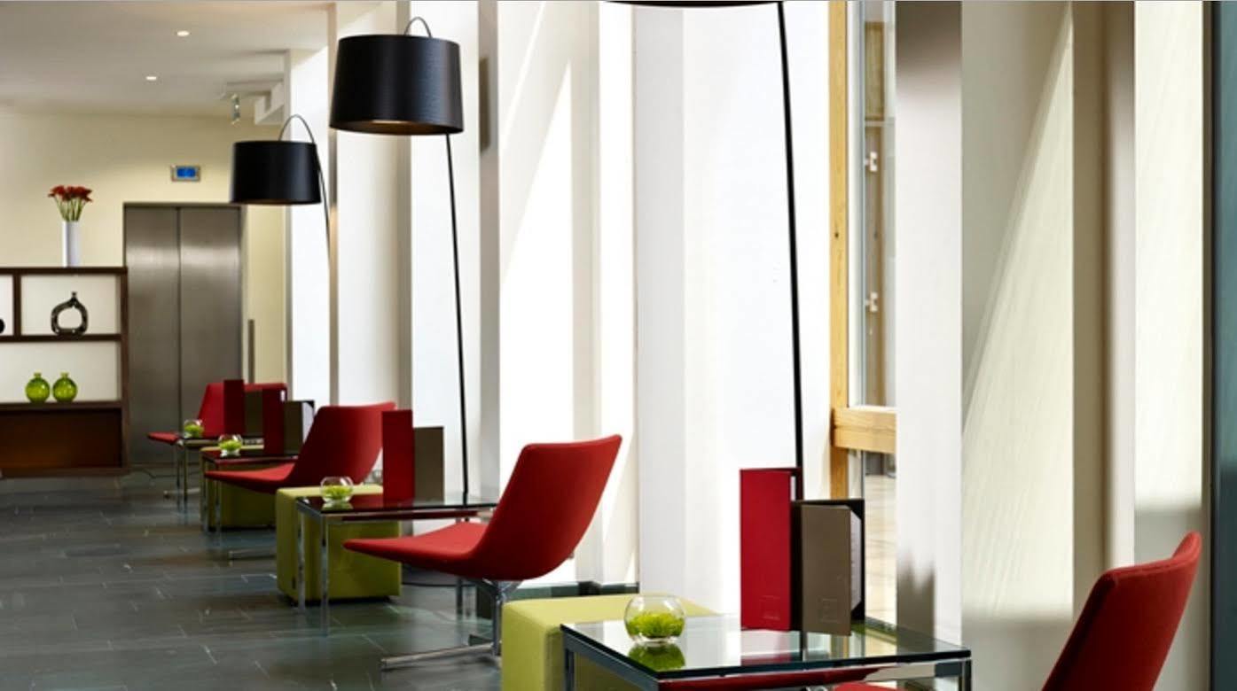 Hilton Garden Inn Ningbo Bagian luar foto